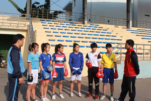 HLV, VĐV đội tuyển bôxing tỉnh trao đổi về việc triển khai kế hoạch tập luyện và thi đấu mùa giải năm 2015.
