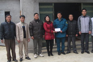 Từ sự đóng góp của đoàn viên công đoàn, trong năm 2014, LĐLĐ huyện Kim Bôi đã trao 11 nhà mái ấm công đoàn cho đoàn viên công đoàn khó khăn về nhà ở. 

