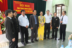 Đồng chí Nguyễn Văn Quang, Chủ tịch UBND tỉnh trao đổi kinh nghiệm về công tác thanh tra, tiếp công dân, giải quyết khiếu nại, tố cáo và phòng chống tham nhũng với cán bộ Thanh tra tỉnh.

