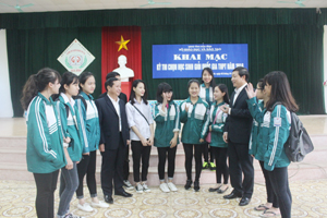 Đồng chí Bùi Văn Cửu, UVTV, Phó Chủ tịch TT UBND tỉnh cùng lãnh đạo Sở GD & ĐT động viên các thí sinh tham dự kỳ thi học sinh giỏi quốc gia năm học 2015 – 2016

 

