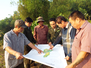 Lực lượng kiểm lâm TP Hòa Bình triển khai phương án PCCCR mùa khô 2015-2016 trên địa bàn xã Trung Minh

