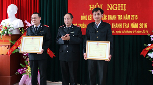 Thừa ủy quyền Tổng Thanh tra Chính phủ, lãnh đạo Cục 1 -Thanh tra Chính phủ, tặng Bằng khen cho 2 tập thể có thành tích xuất sắc trong công tác thanh tra năm 2015.