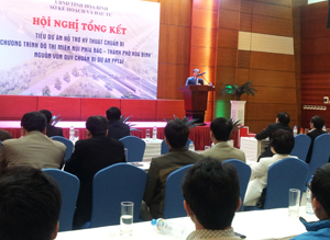 Đồng chí Bùi Văn Khánh, UVTV, Phó Chủ tịch UBND tỉnh phát biểu tại hội nghị. 

