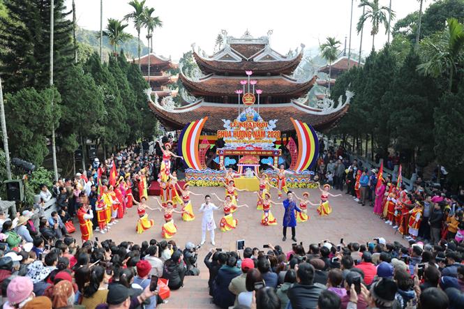 Trang trọng khai hội chùa Hương năm 2020
