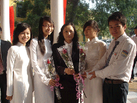 Thầy trò trường THPT Chu Văn An - Hà Nội.