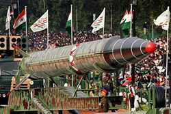 Ấn Độ phô diễn tên lửa Agni-II trong lễ quốc khánh