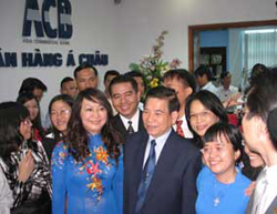 Chủ tịch nước Nguyễn Minh Triết và cán bộ nhân viên ACB