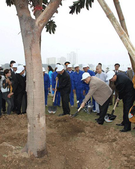 Tổng Bí thư, Chủ tịch QH Nguyễn Phú Trọng tham gia tết trồng cây