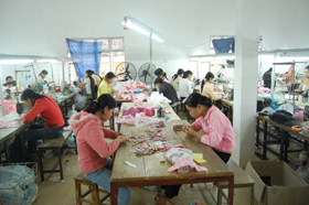 Công ty TNHH một thành viên giày Yên Thủy tạo việc làm và thu nhập ổn định cho trên 100 lao động địa phương.