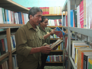 Thư viện trường Chính trị tỉnh đa dạng các loại sách, báo, tạp chí phục vụ học viên.
