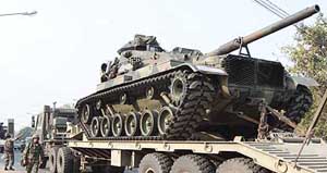Quân đội Thái Lan điều thêm xe tăng lên khu vực biên giới với Campuchia.