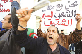 Người biểu tình xuống đường tại thủ đô Alger, Algeria
