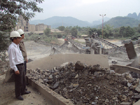 Đầu tư dây chuyền sản xuất đồng bộ của Công ty CP sản xuất đá xây dựng Lương Sơn đã góp phần giảm nhiễm môi trường và nâng cao hiệu quả sản xuất – kinh doanh