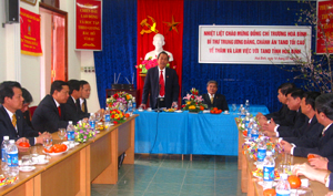 Đồng chí Trương Hòa Bình (Bí thư TƯ Đảng, chánh án TAND tối cao) phát biểu chỉ đạo tại buổi làm việc với TAND tỉnh.