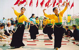 Nhiều hoạt động lễ hội của tỉnh Yên Bái mang đậm sắc màu văn hóa các dân tộc Tây Bắc thu hút đông đảo du khách