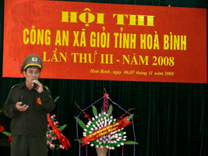 Anh Lê Biên Phòng tại hội thi công an xã giỏi năm 2008.