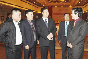 Thủ tướng Nguyễn Tấn Dũng với các Đại biểu tại Hội nghị thường trực Chính phủ làm việc với các tập đoàn, Tổng công ty 91. Ảnh: ĐỨC TÁM (TTXVN)