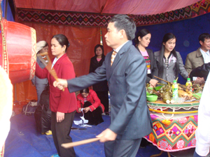 Nhân dân xã Mai Hịch quan tâm giữ gìn bản sắc văn hóa dân tộc qua các món ẩm thực và chơi nhạc cụ dân tộc trong các dịp lễ hội.