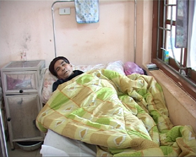 Bệnh viện huyện Lạc Thủy chăm sóc và điều trị cho bệnh nhân mắc sốt rét lâm sàng.