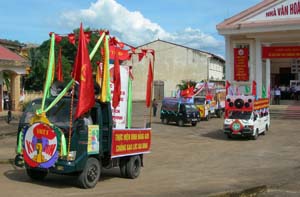 Công tác thông tin- cổ động bằng xe tuyên truyền lưu động được triển khai ở 11 huyện, thành phố trong tỉnh. 

