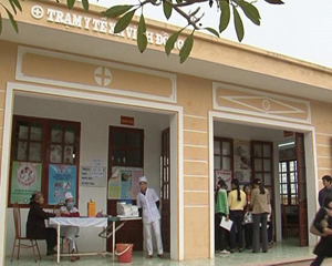 Trạm y tế xã Vĩnh Đồng (Kim Bôi) được xây dựng khang trang đáp ứng nhu cầu khám, chữa bệnh cho người dân.