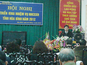 Đồng chí Bùi Văn Cửu, Phó Chủ tịch TT UBND tỉnh phát biểu chỉ đạo tạo hội nghị.