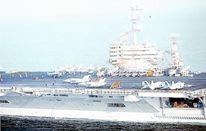 Tàu chiến Mỹ có mặt tại vùng biển Ô-man. Ảnh Roi-tơ