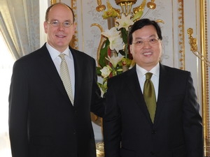Hoàng thân Monaco Albert II và Đại sứ Dương Chí Dũng.