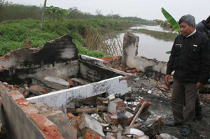 Ngôi nhà cấp 4 của ông Vươn bị đập phá.