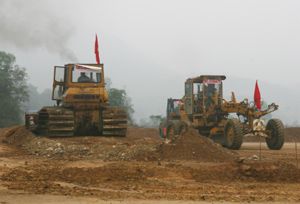 Ngay từ đầu năm, các đơn vị thi công đẩy nhanh tốỏc độ thi công dự án đường cao tốc Hoà Lạc - TPHB.