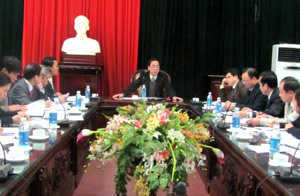 Đồng chí Nguyễn Văn Quang, Phó Bí thư TT Tỉnh ủy, Chủ tịch HĐND tỉnh làm việc tại văn phòng Tỉnh ủy.