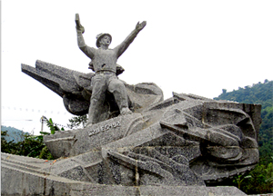 Tượng đài chiến thắng tại Giang Mỗ (Bình Thanh - Cao Phong) ghi lại chiến công tiêu diệt xe tăng Pháp của Anh hùng Cù Chính?Lan trong chiến dịch Hòa Bình cách đây 60 năm.