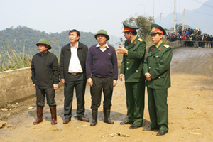 Phó Chủ tịch UBND tỉnh Trần Đăng Ninh chỉ đạo khắc phục sự cố.