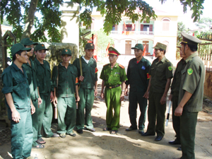 Công an huyện Đà Bắc phối hợp với lực lượng công an viên và dân quân tự vệ xã Cao Sơn triển khai kế hoạch đảm bảo an ninh trật tự trên địa bàn.