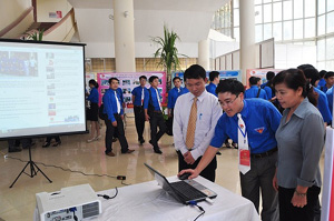 Lãnh đạo Tỉnh đoàn giới thiệu tới các đại biểu website của đoàn thanh niên tại Đại hội tỉnh Đoàn lần thứ XV, nhiệm kỳ 2012- 2017. 

