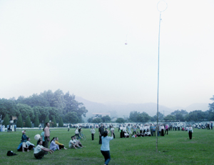 Trò chơi dân gian ném còn thu hút được đông đảo người dân Mường vang tham gia tại lễ hội đầu xuân.

