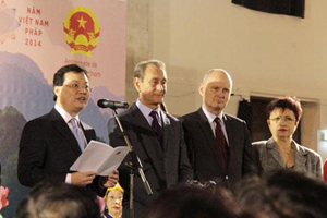 Đại sứ Dương Chí Dũng phát biểu tại buổi lễ đón Tết