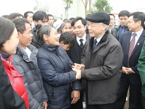 Tổng Bí thư Nguyễn Phú Trọng với nhân dân huyện Thạch Thất. (Ảnh: Trí Dũng/TTXVN)