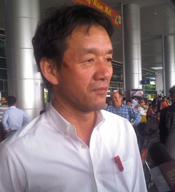 Ông Tanabe ở sân bay Tân Sơn Nhất.