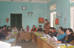 Các đại biểu nữ nông dân xã Yên Mông đóng góp ý kiến vào Dự thảo sửa đổi Hiến pháp năm 1992.
