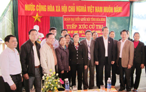 Đoàn ĐBQH tỉnh tiếp xúc cử tri  tại xã Mông Hóa (Kỳ Sơn).