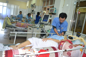 Khoa cấp cứu, Bệnh viện đa khoa tỉnh thường xuyên có 23 – 35 bệnh nhân phải nằm điều trị trong những ngày Tết.
