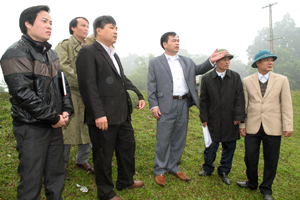 Lãnh đạo huyện Lương Sơn thường xuyên kiểm tra thực tế, giải quyết những khó khăn vướng mắc tại cơ sở.