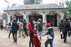 Lễ hội đền Rem, khu 5, thị trấn Chi Nê thu hút đông đảo nhân dân và du khách thập phương tham gia.