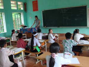 Cơ sở trường lớp của trường tiểu học Miền Đồi (Lạc Sơn), xã vùng cao, vùng ĐBKK đã được cải thiện đáng kể. Trường đã có nhiều học sinh giỏi các cấp.

