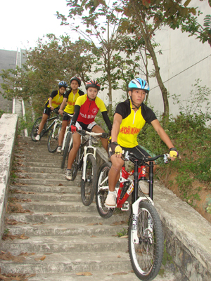 Đội tuyển xe đạp địa hình trong một buổi tập trên thực địa; đây cũng là một trong những niềm hy vọng của tỉnh ta tại Đại hội TD-TT toàn quốc năm 2014./.

