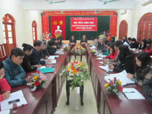Đồng chí Trần Đăng Ninh, Phó Bí thư TT Tỉnh uỷ và các đại biểu tham dự hội thảo khoa học.


