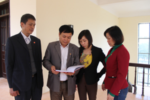 CBCC ủy ban Kiểm tra Huyện ủy Cao Phong thường xuyên  trao đổi nâng cao trình độ chuyên môn, nghiệp vụ  đáp ứng yêu cầu, nhiệm vụ được giao.