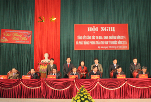 Các khối thi đua huyện Kỳ Sơn ký giao ước thi đua năm 2015.