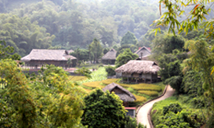 Bản Mường Giang Mỗ, xã Bình Thanh (Cao Phong) thu hút du khách bởi cảnh sắc tươi đẹp, lưu giữ nét văn hoá truyền thống